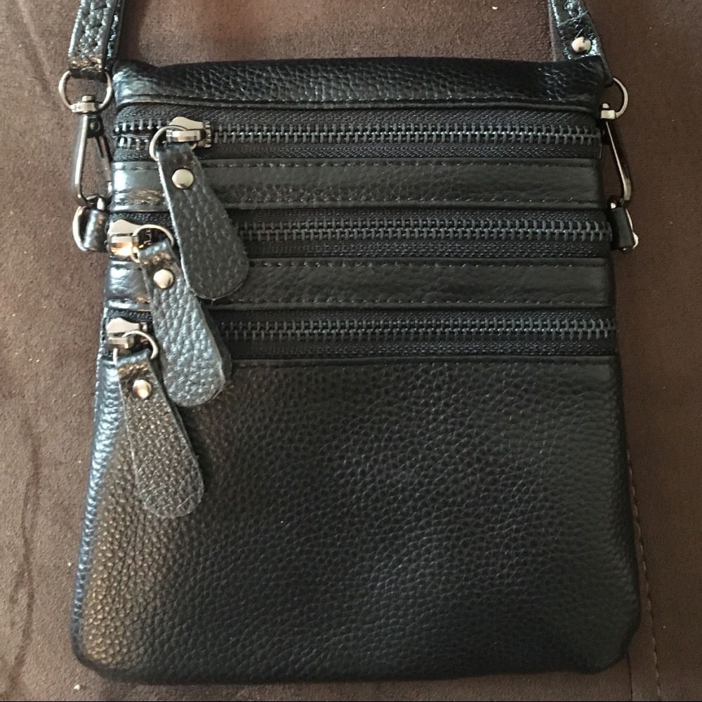 Small Pebbled leather crossbody w/front zipper pockets.Perfect for casual wear.